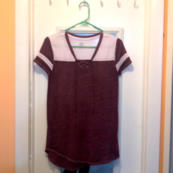 🌟3 for $10 🌟 
Maroon & White Baseball style Tee - Picture 1 of 3